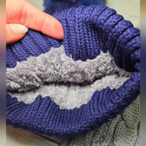 UGG Navy and Light Gray Pom-Pom Beanie Set - Picture 4 of 5